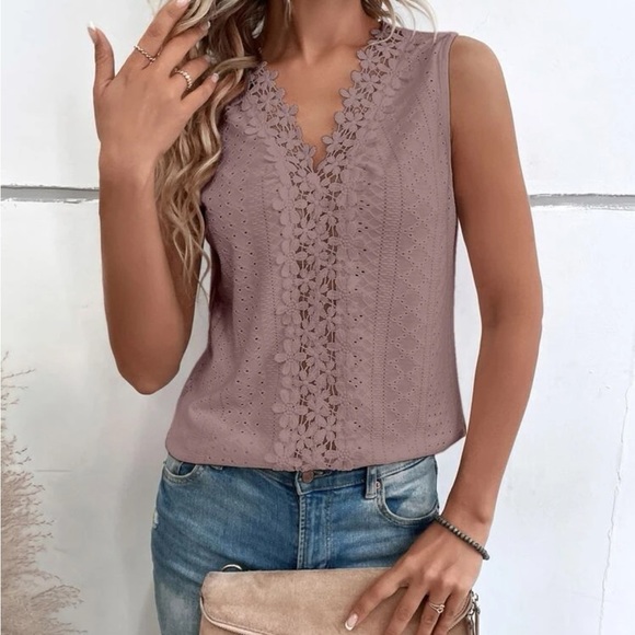 New dusty pink Sleeveless V-neck sleeveless tank top - Picture 4 of 7